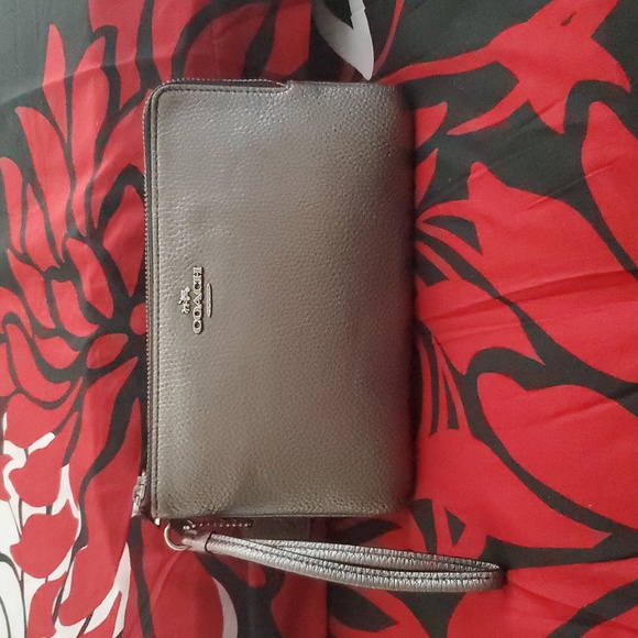 Coach Silver Double Zip Wallet Wristlet - Picture 1 of 8
